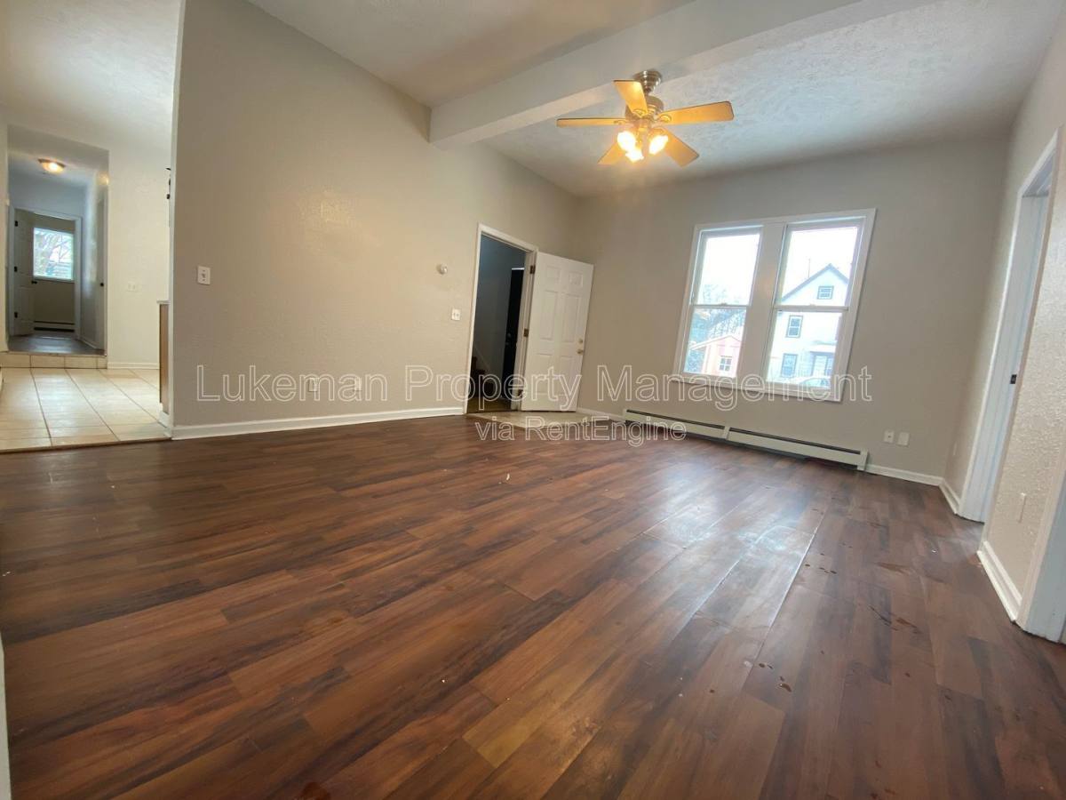 Apartment for rent at 421 Oak St #1, Kalamazoo, MI 49007