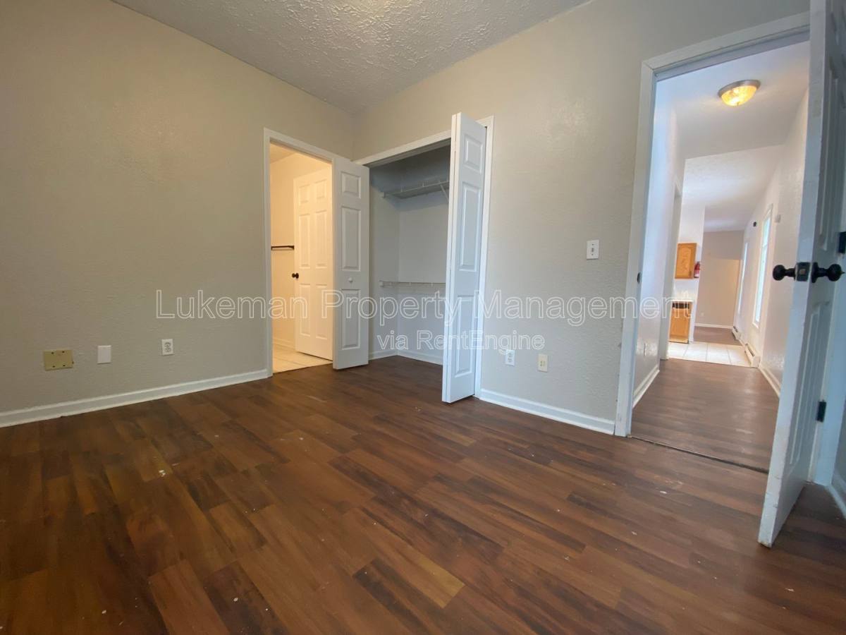 Apartment for rent at 421 Oak St #1, Kalamazoo, MI 49007