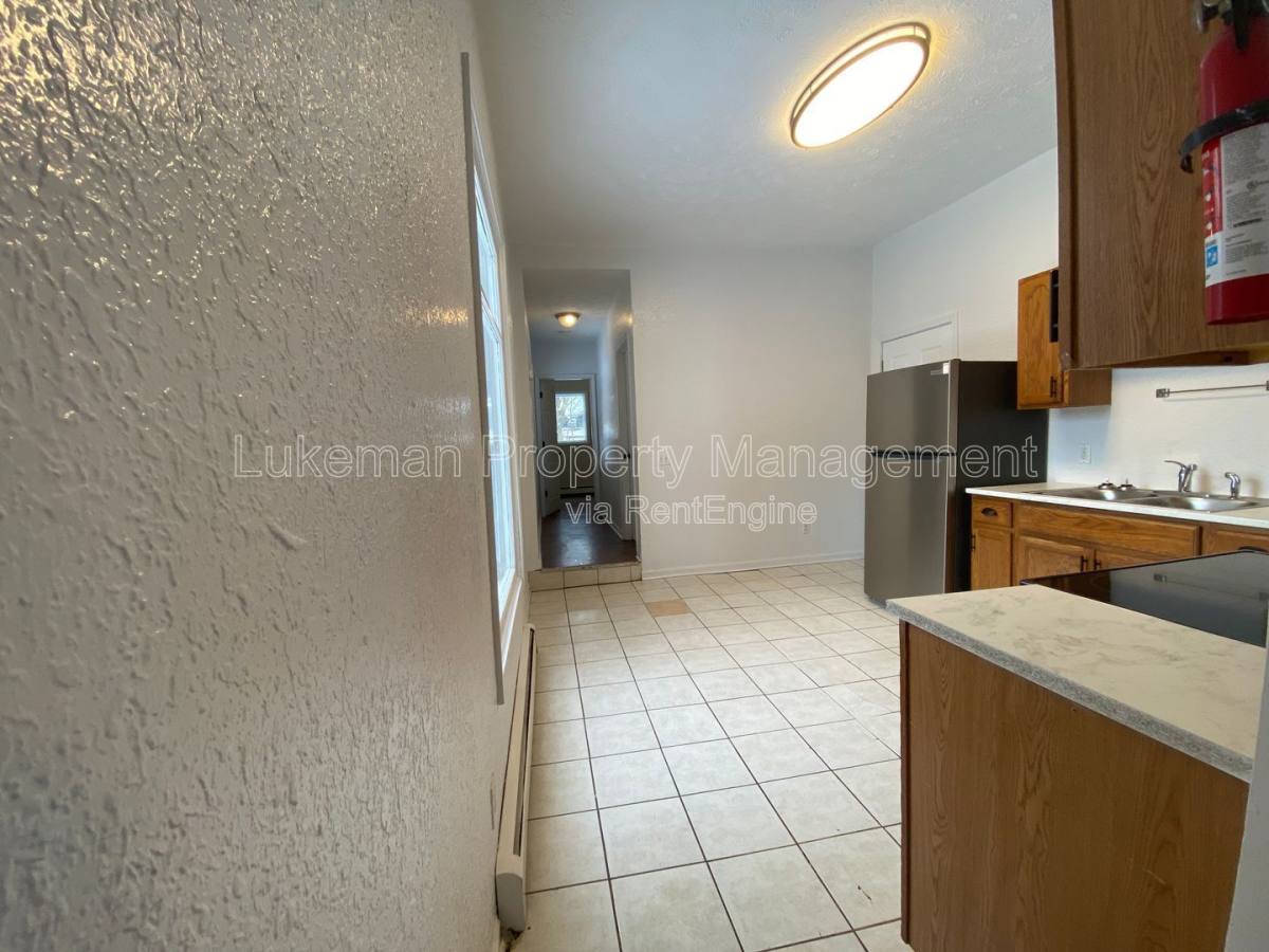 Apartment for rent at 421 Oak St #1, Kalamazoo, MI 49007