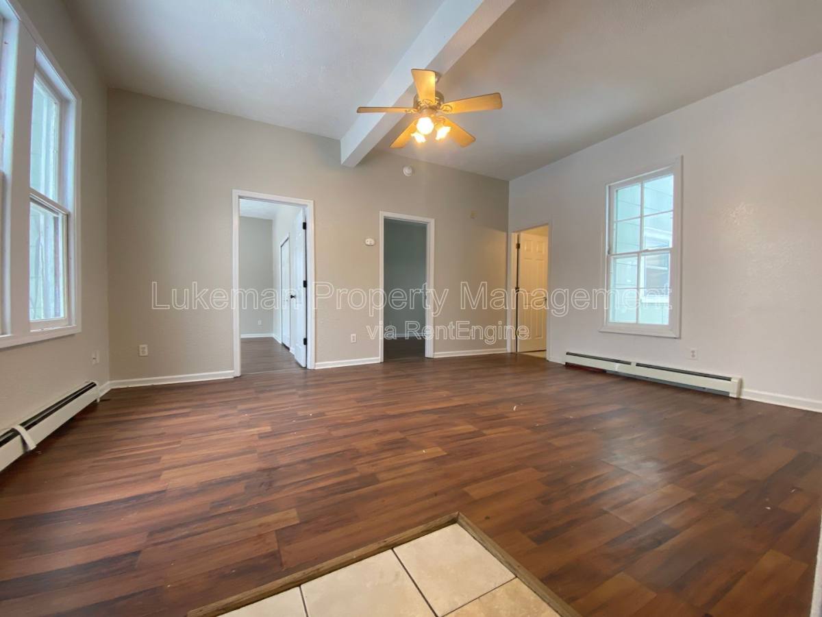 Apartment for rent at 421 Oak St #1, Kalamazoo, MI 49007