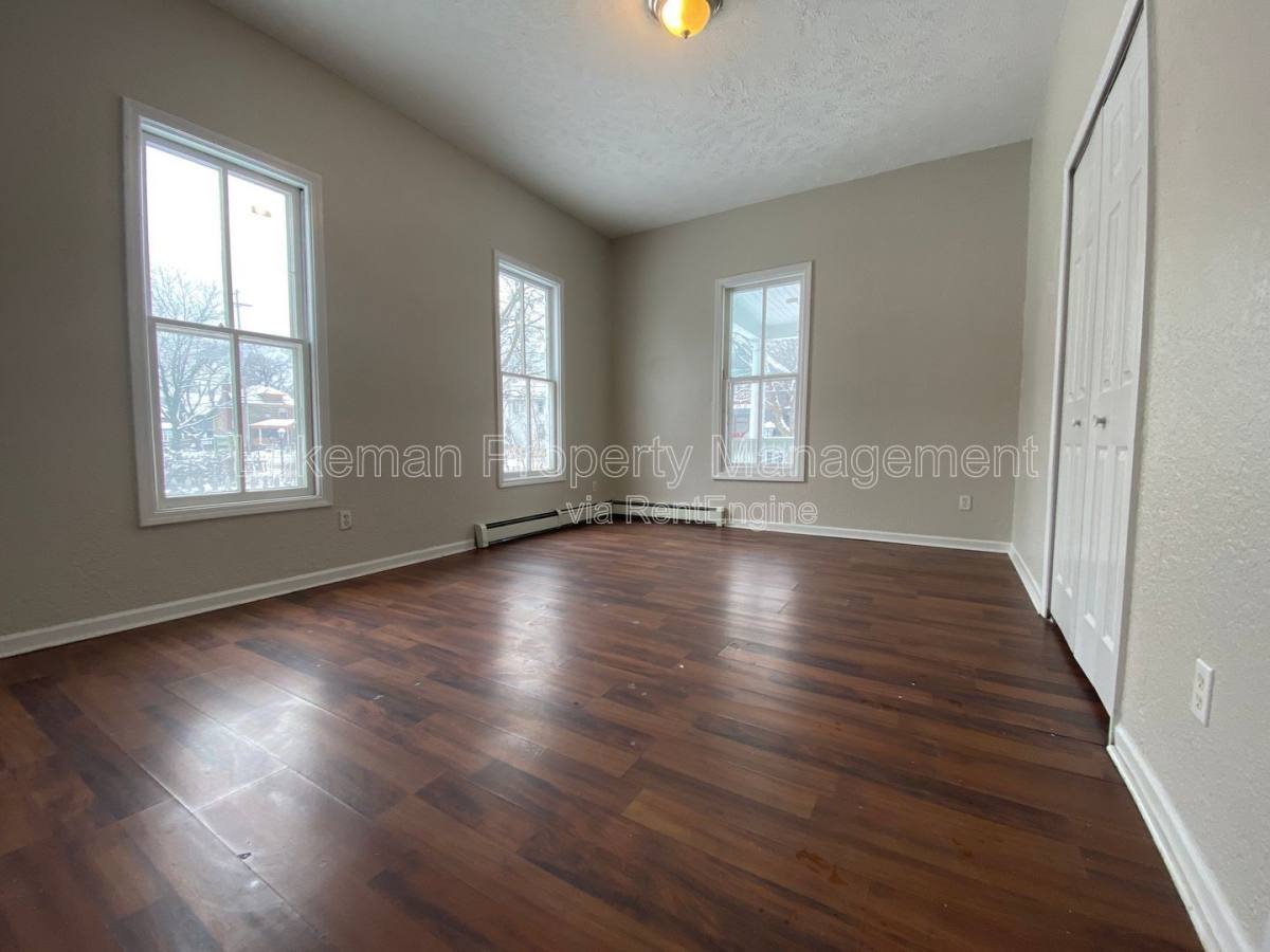 Apartment for rent at 421 Oak St #1, Kalamazoo, MI 49007