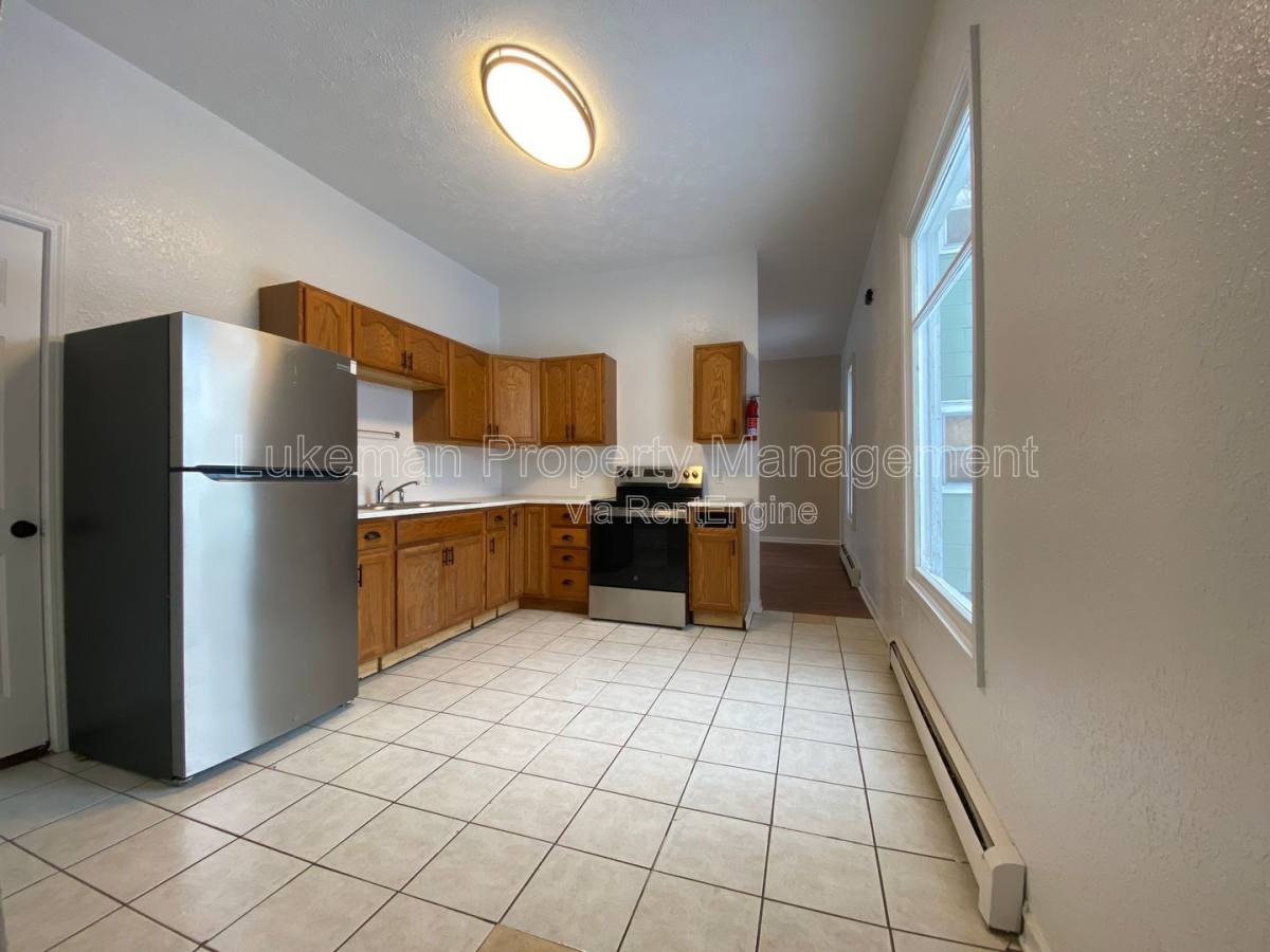 Apartment for rent at 421 Oak St #1, Kalamazoo, MI 49007