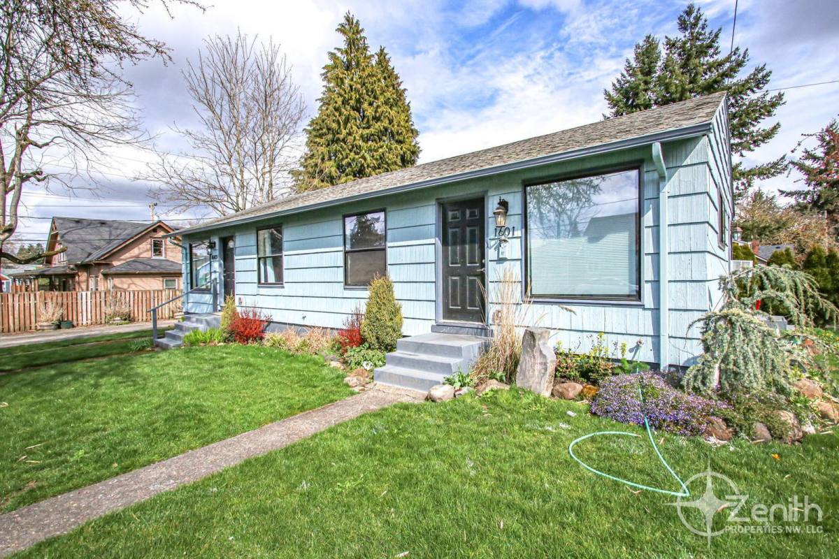 Apartment for rent at 1601 Esther St, Vancouver, WA 98660