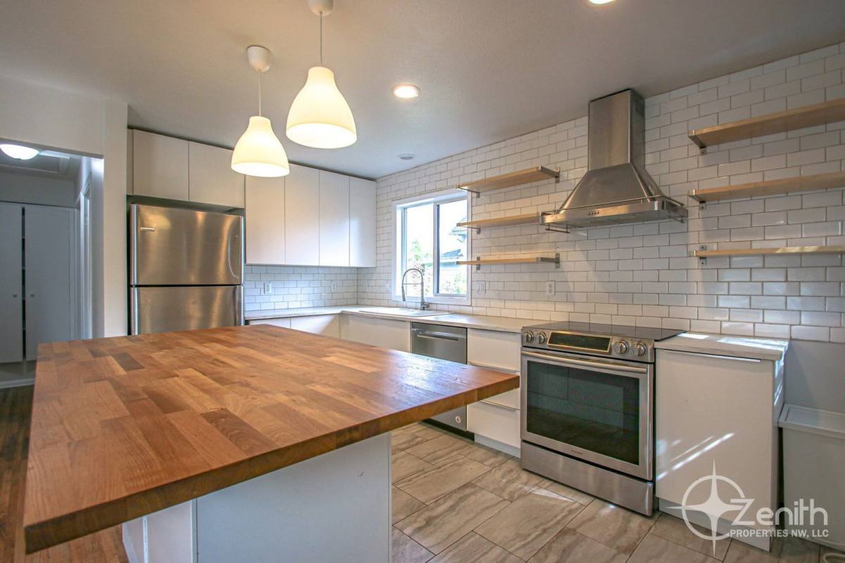 Apartment for rent at 1601 Esther St, Vancouver, WA 98660