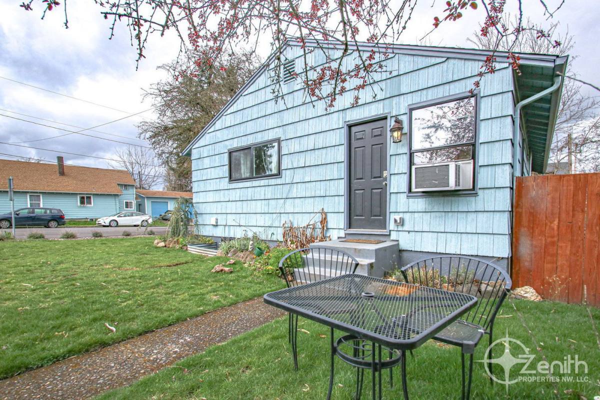 Apartment for rent at 1601 Esther St, Vancouver, WA 98660