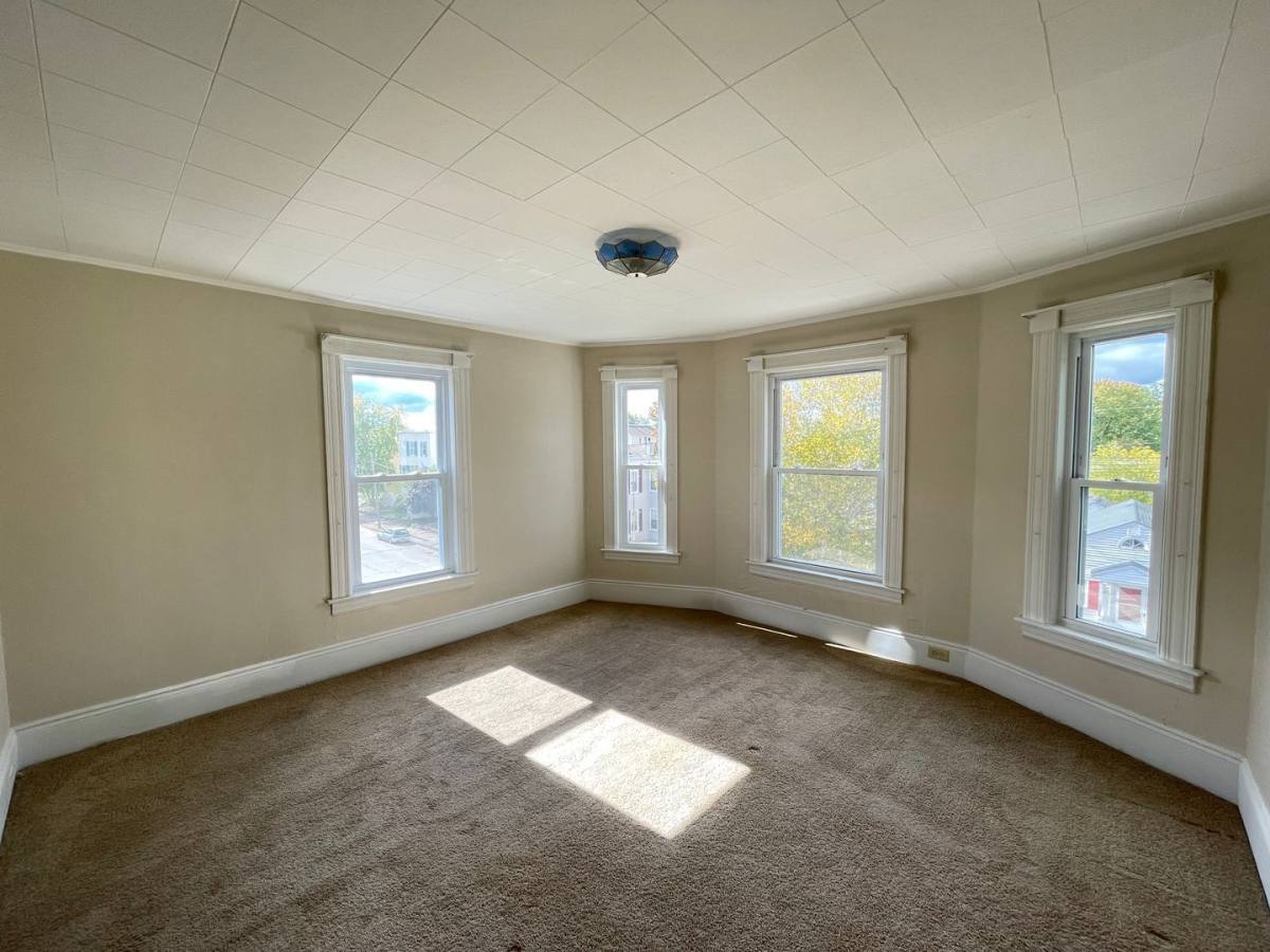 Apartment for rent at 601 Hevey St #5, Manchester, NH 03102