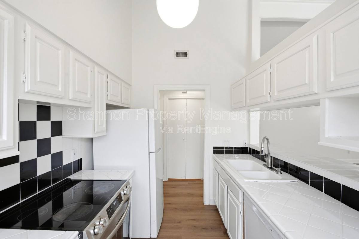 House for rent at 2501 Driscoll St, Houston, TX 77019