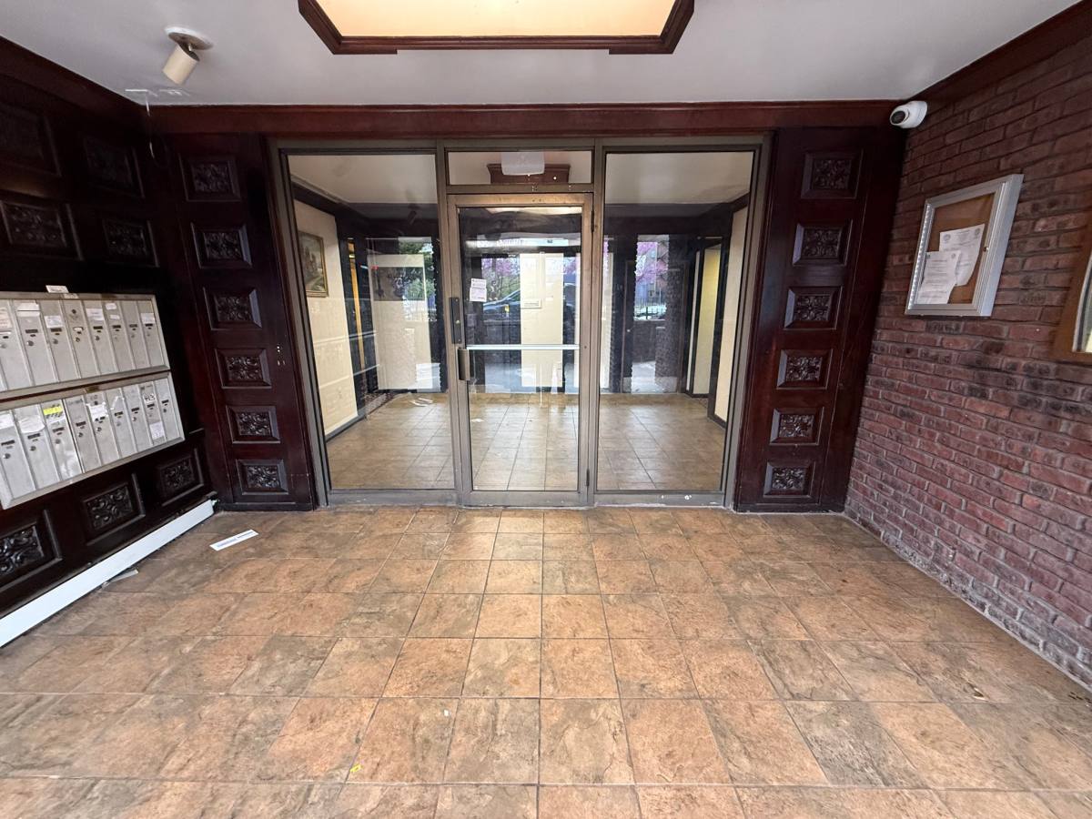 Apartment for rent at 16 Niles St #108, Hartford, CT 06105