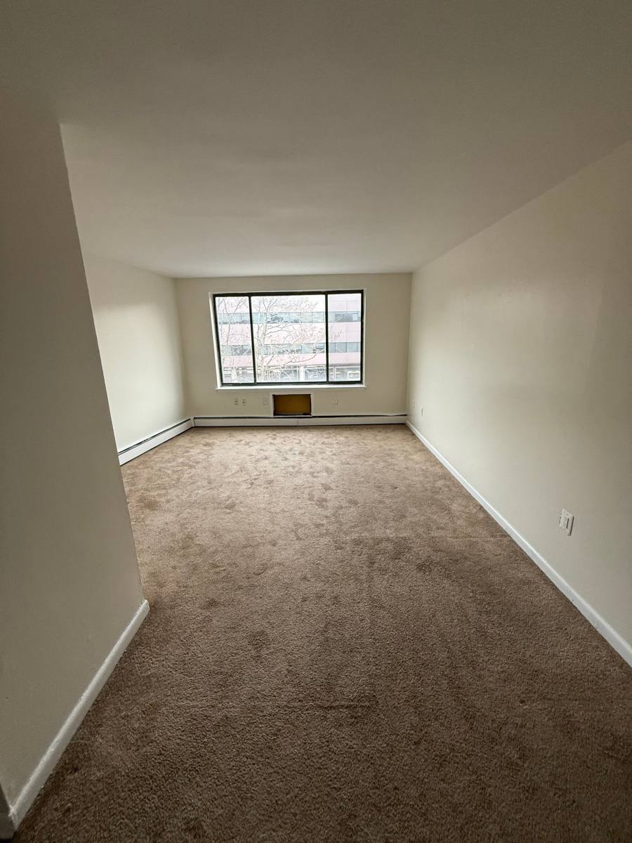 Apartment for rent at 16 Niles St #108, Hartford, CT 06105