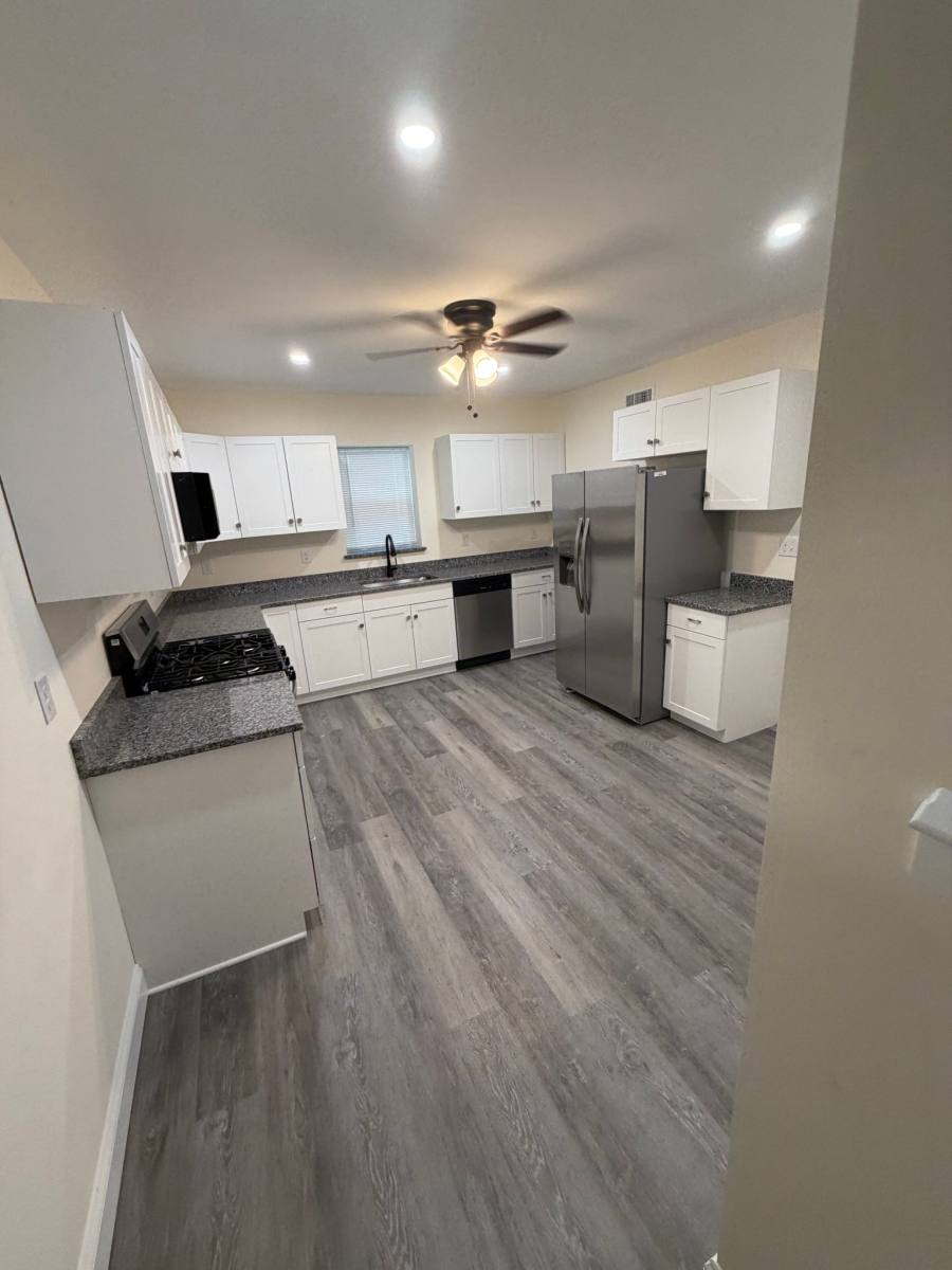 Townhouse for rent at 7 Oak St #1, Clinton, MA 01510