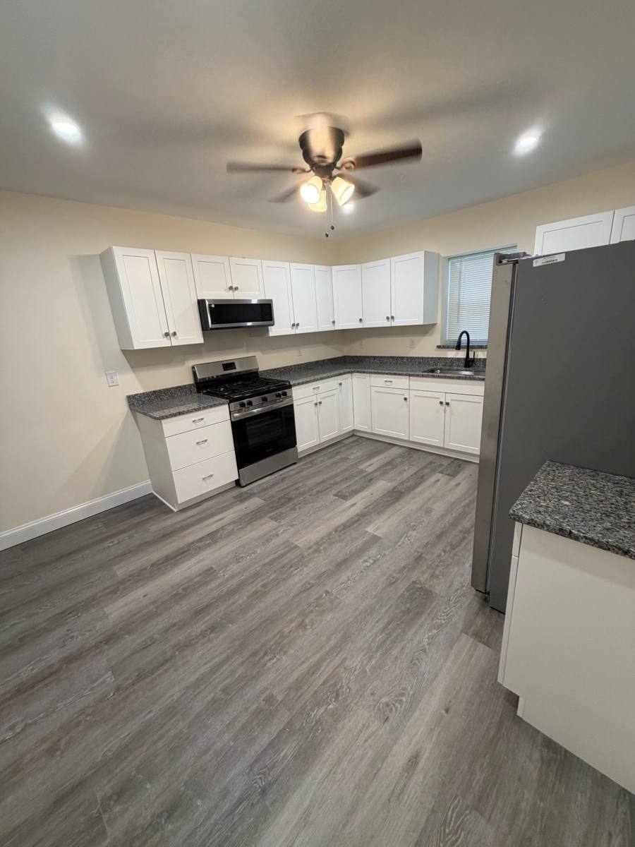 Townhouse for rent at 7 Oak St #1, Clinton, MA 01510