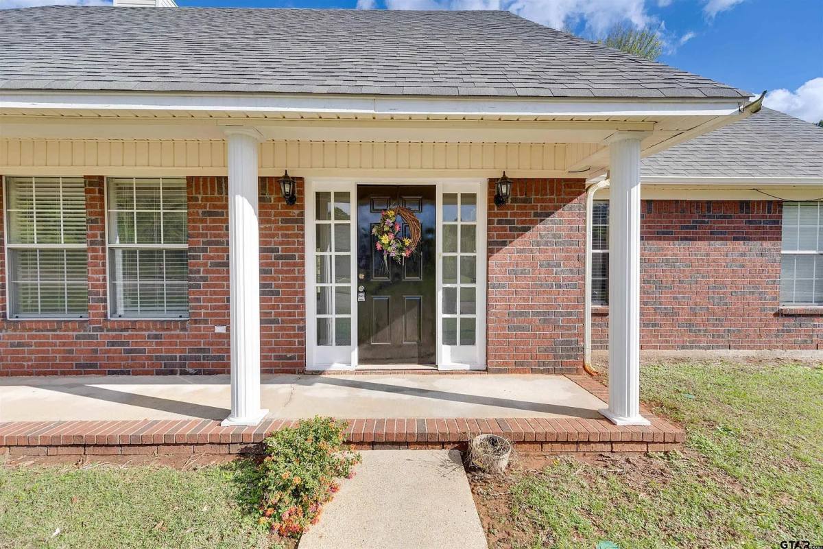House for rent at 118 E G McMillan Way, Daingerfield, TX 75638