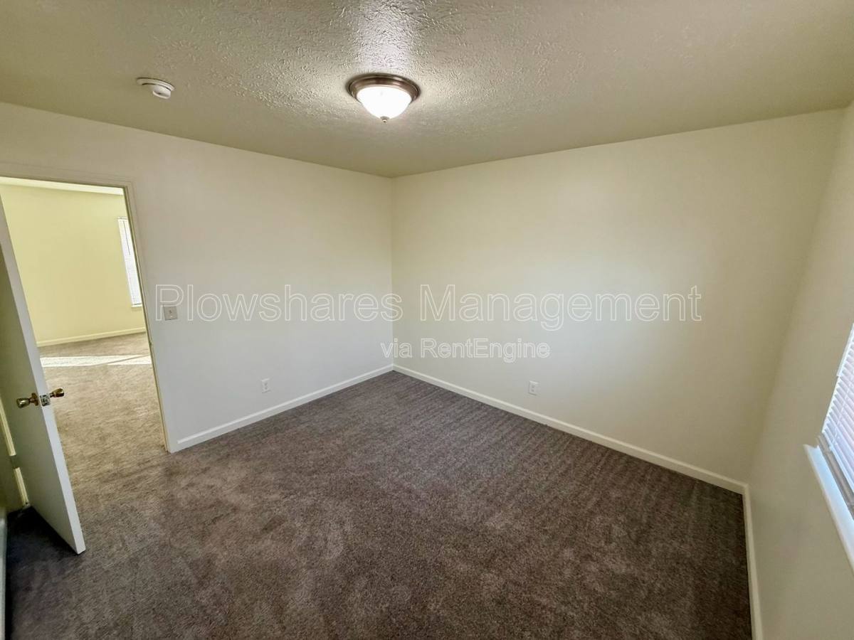 Apartment for rent at 5504 Lodema Way #4, Louisville, KY 40219