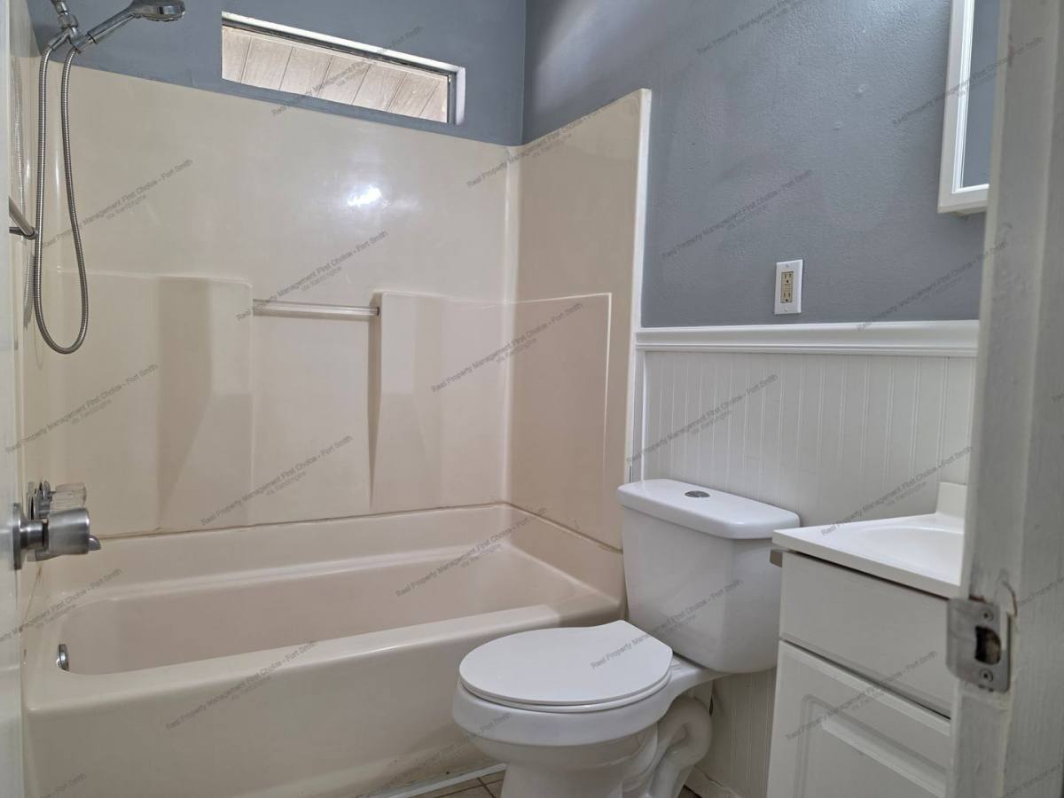House for rent at 825 Harrell St, Van Buren, AR 72956