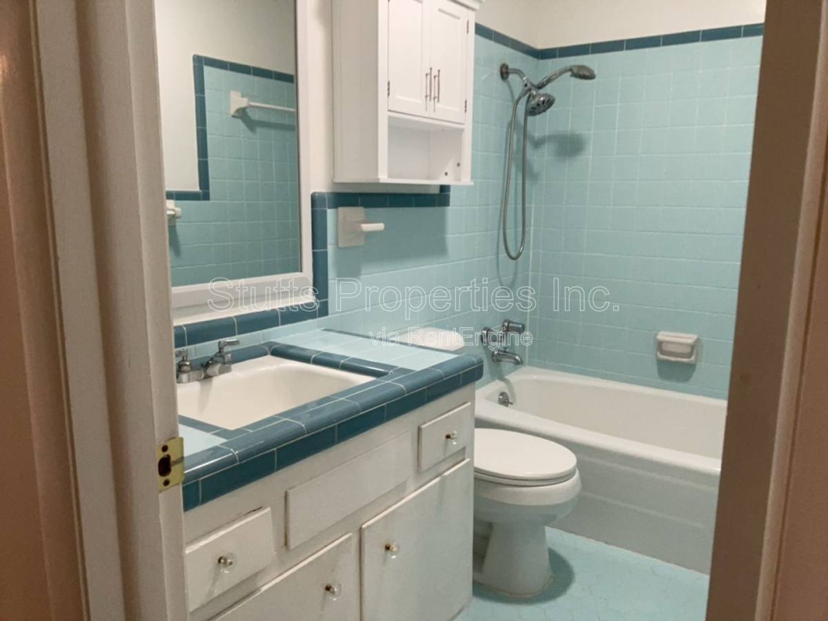 Apartment for rent at 2402 Wellington St, Florence, AL 35630