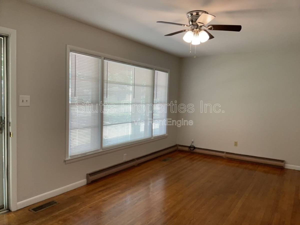 Apartment for rent at 2402 Wellington St, Florence, AL 35630