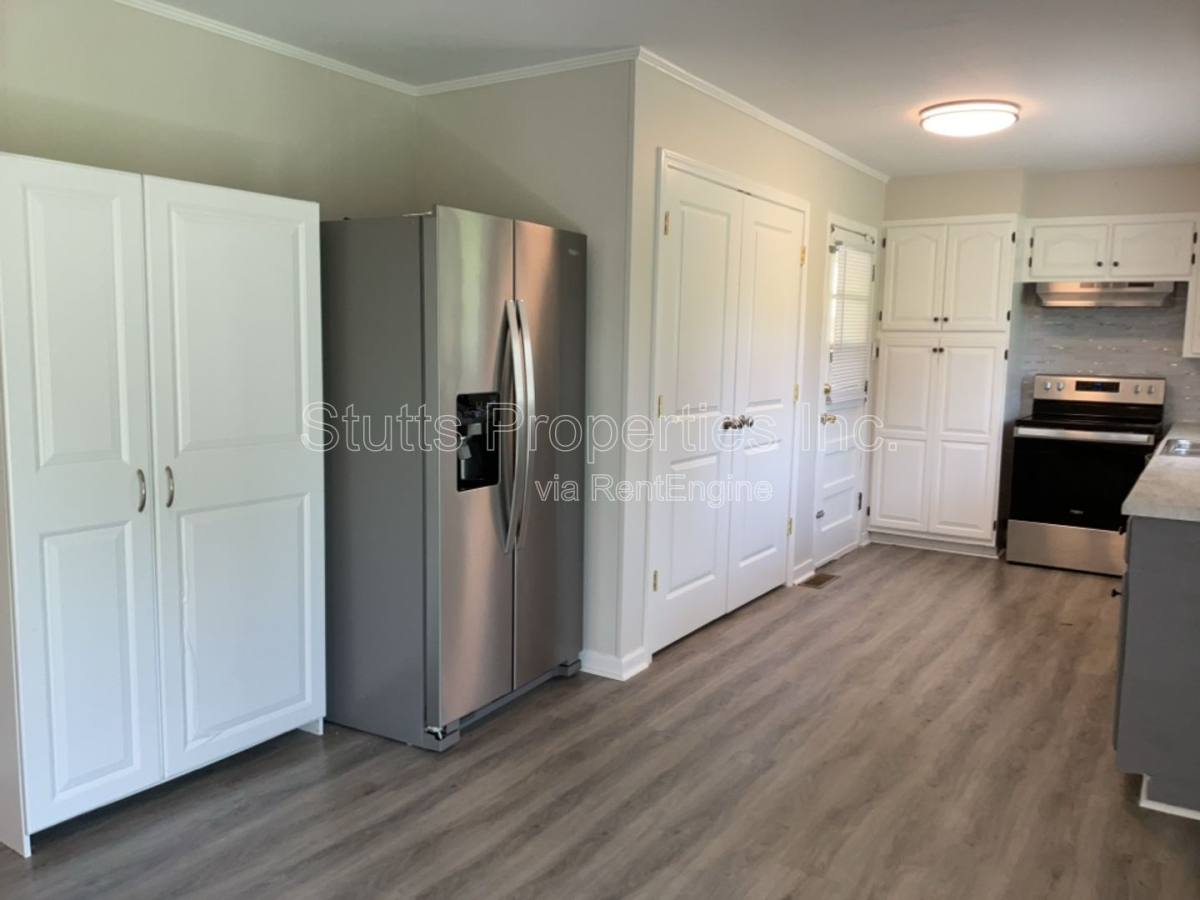 Apartment for rent at 2402 Wellington St, Florence, AL 35630