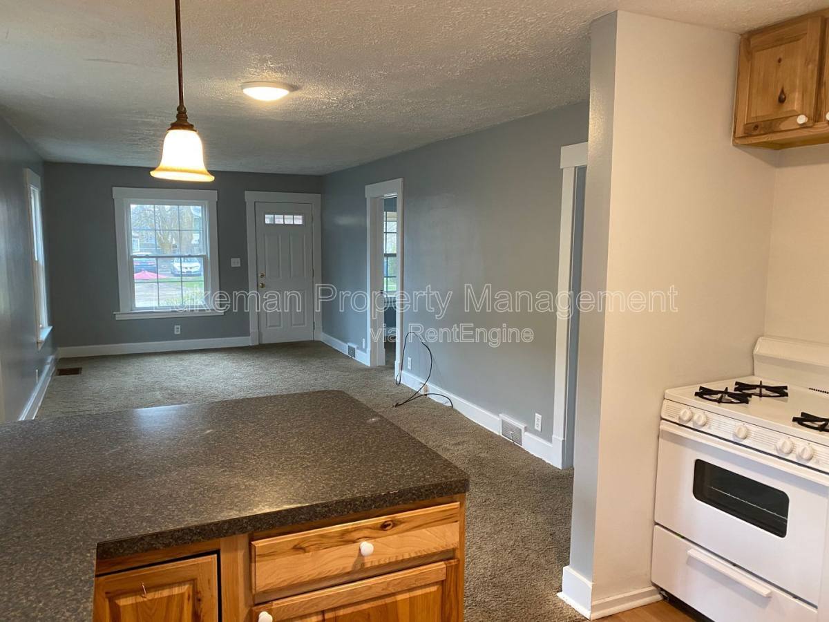 Apartment for rent at 117 Nelson Ave, Kalamazoo, MI 49006