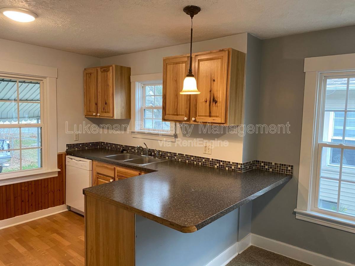 Apartment for rent at 117 Nelson Ave, Kalamazoo, MI 49006