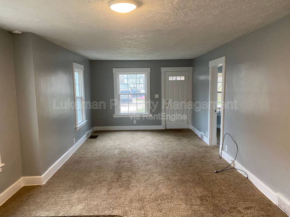 Apartment for rent at 117 Nelson Ave, Kalamazoo, MI 49006