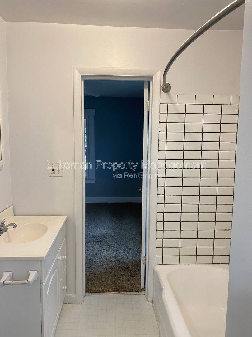 Apartment for rent at 117 Nelson Ave, Kalamazoo, MI 49006