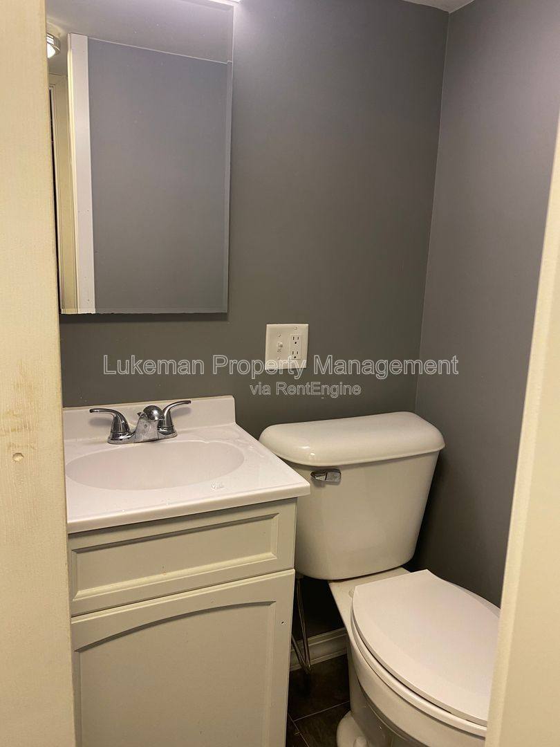 Apartment for rent at 117 Nelson Ave, Kalamazoo, MI 49006