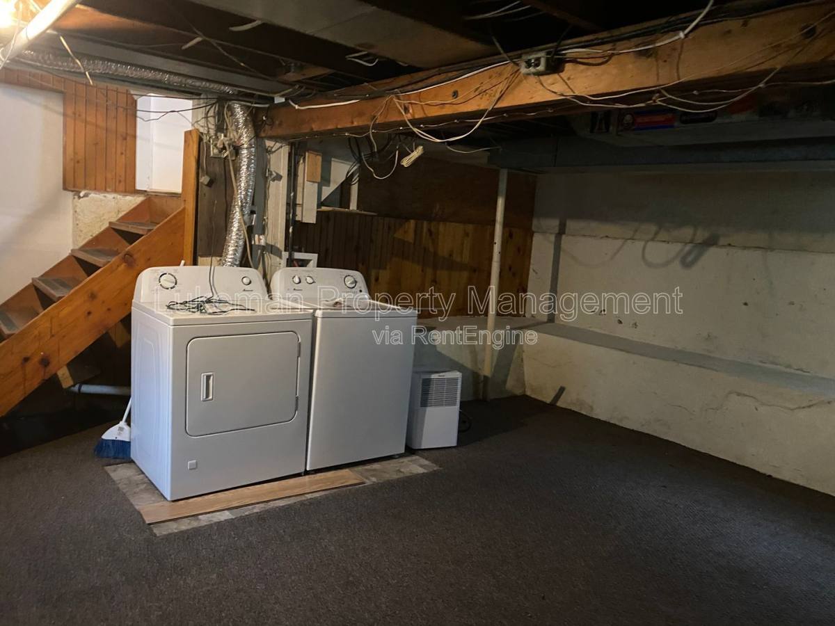 Apartment for rent at 117 Nelson Ave, Kalamazoo, MI 49006