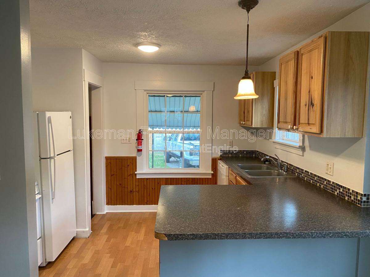 Apartment for rent at 117 Nelson Ave, Kalamazoo, MI 49006