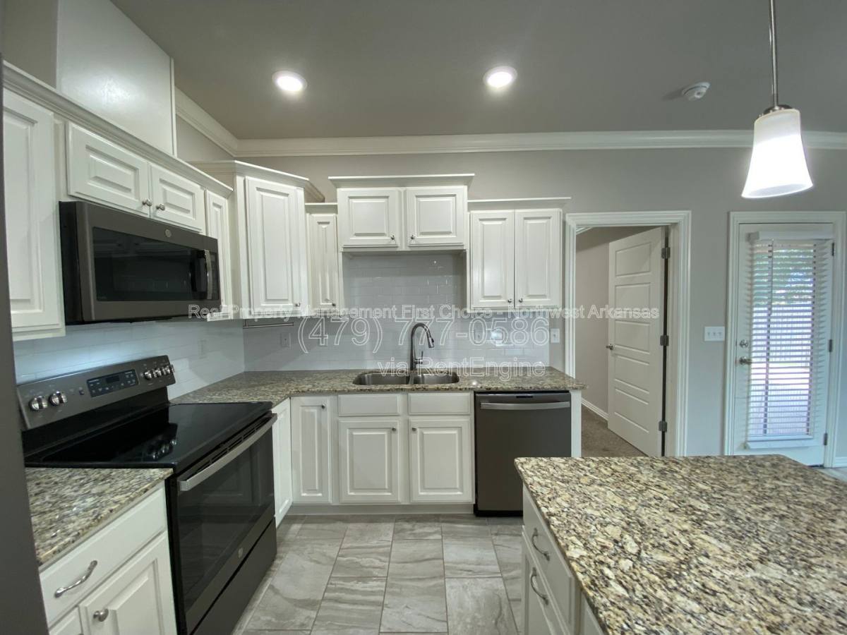 House for rent at 109 S Geranium Lane, Fayetteville, AR 72704