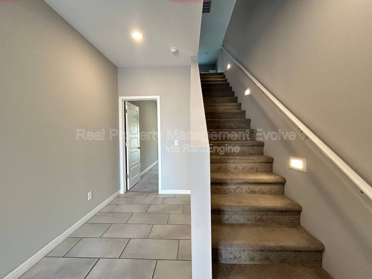Townhouse for rent at 2244 W Laurie Lane, Phoenix, AZ 85021