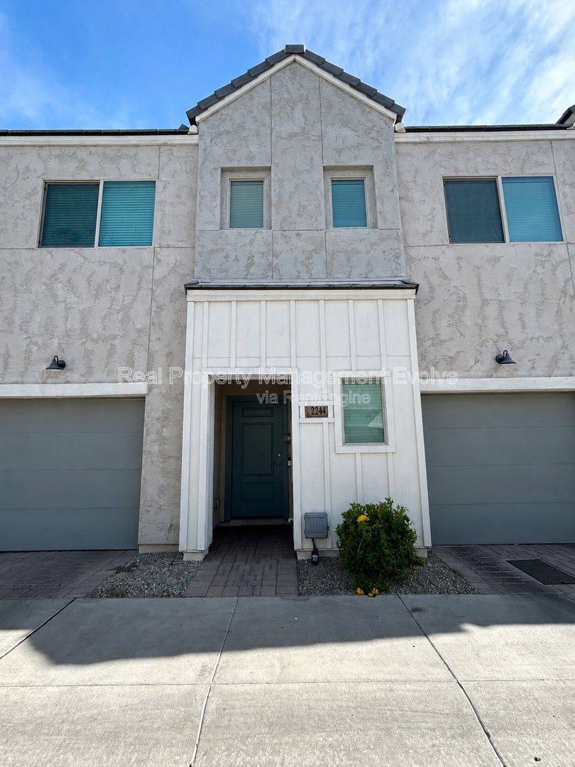 Townhouse for rent at 2244 W Laurie Lane, Phoenix, AZ 85021
