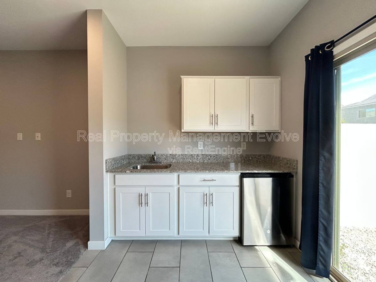 Townhouse for rent at 2244 W Laurie Lane, Phoenix, AZ 85021