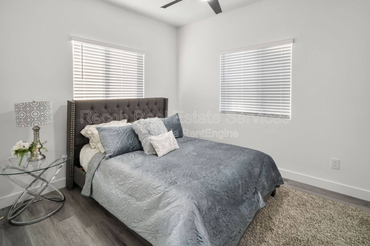Apartment for rent at 4988 Genesee Ave #4984, San Diego, CA 92117