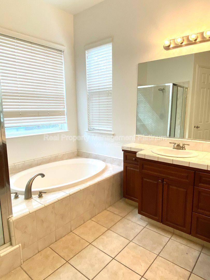 House for rent at 5801 W Chennault Ave, Fresno, CA 93722