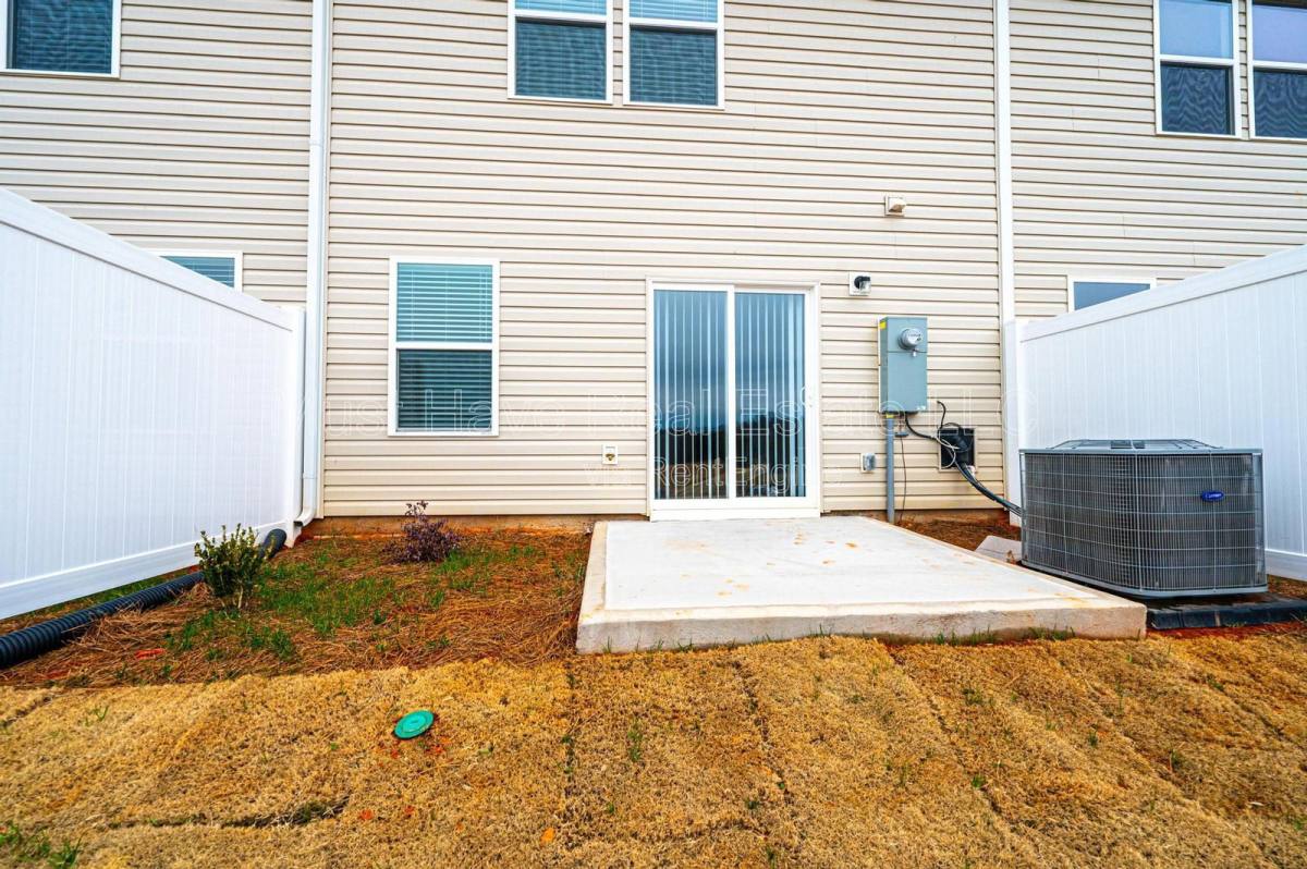 Townhouse for rent at 1926 Tranquility Circle E, Newton, NC 28658