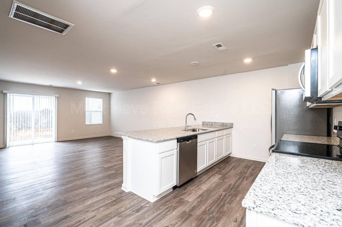 Townhouse for rent at 1926 Tranquility Circle E, Newton, NC 28658