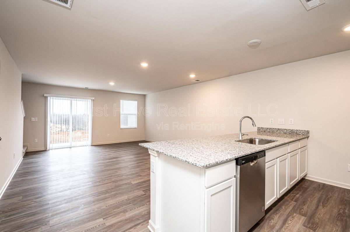 Townhouse for rent at 1926 Tranquility Circle E, Newton, NC 28658