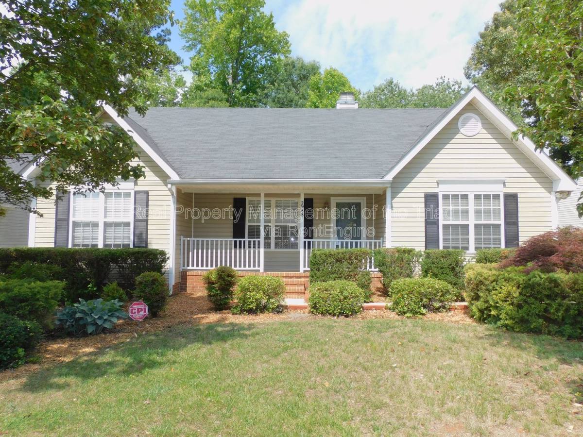 House for rent at 2988 Butterwood Dr, Jamestown, NC 27282