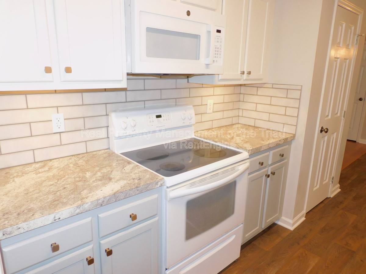 House for rent at 2988 Butterwood Dr, Jamestown, NC 27282