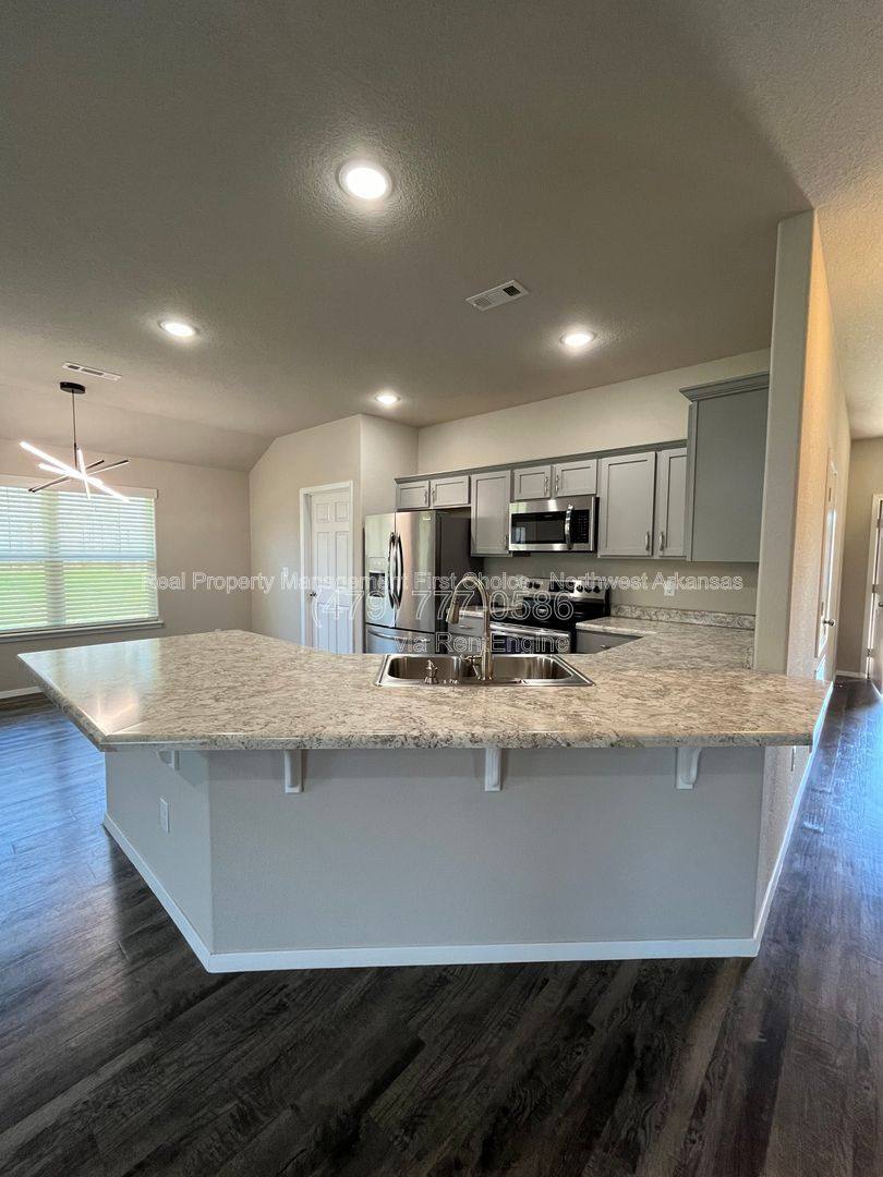 House for rent at 6902 SW Whitmarsh Rd, Bentonville, AR 72713
