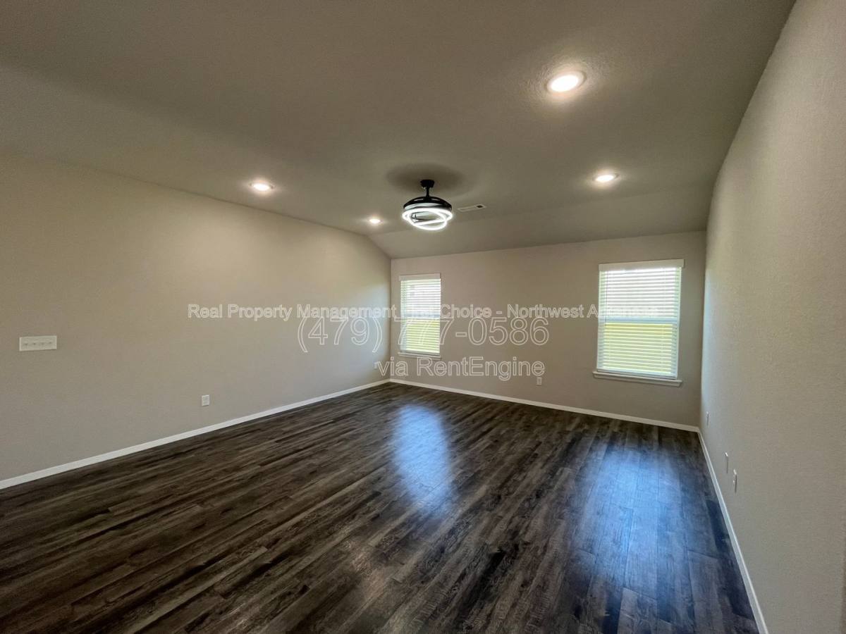House for rent at 6902 SW Whitmarsh Rd, Bentonville, AR 72713