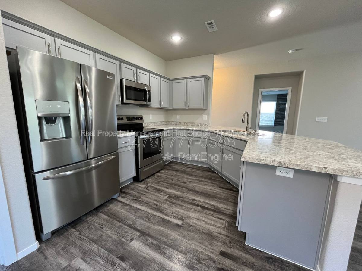 House for rent at 6902 SW Whitmarsh Rd, Bentonville, AR 72713