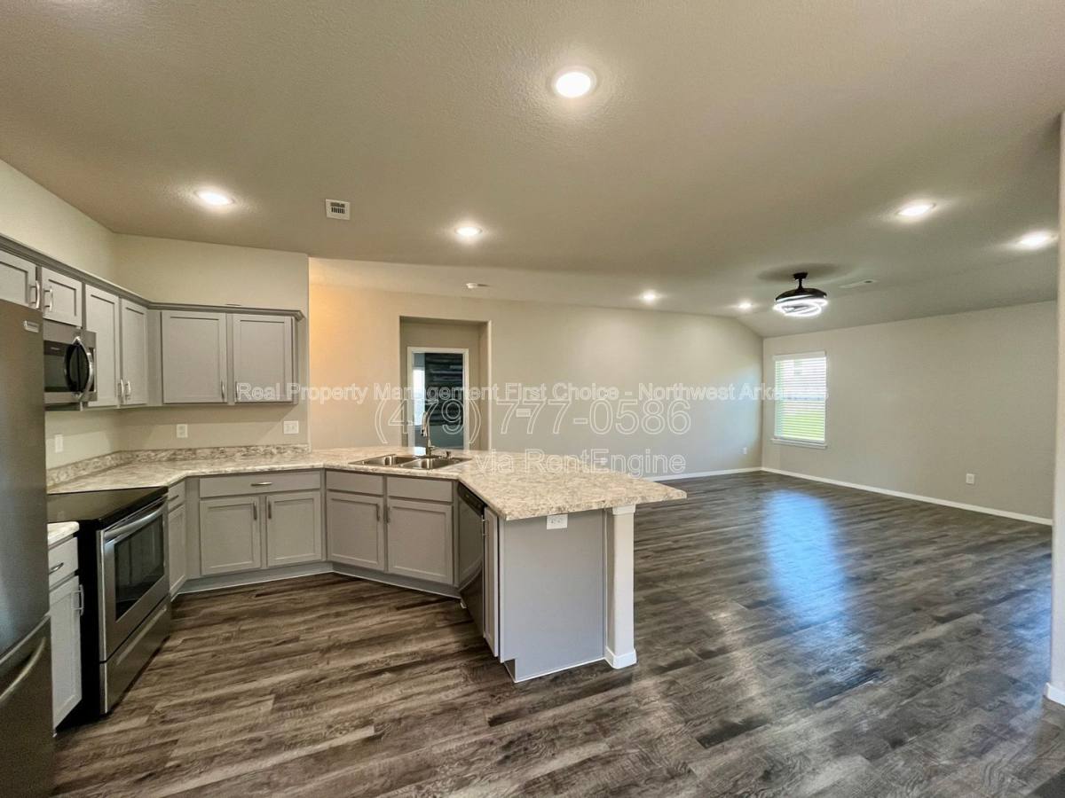 House for rent at 6902 SW Whitmarsh Rd, Bentonville, AR 72713