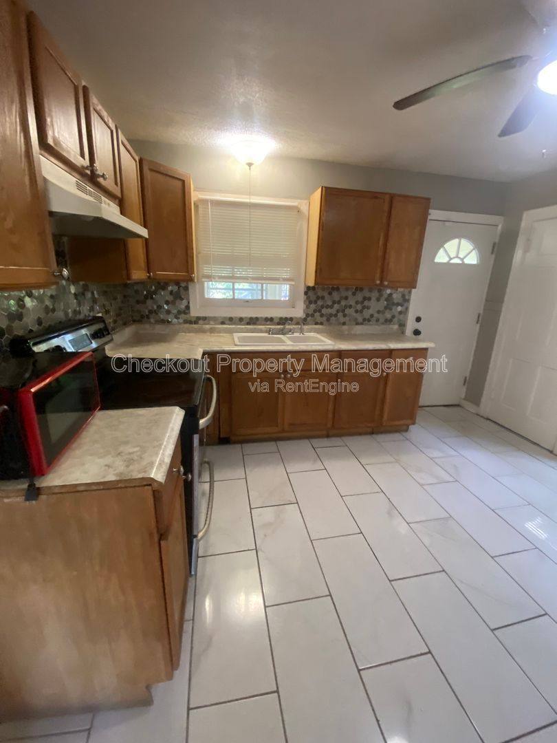 Apartment for rent at 1926 Chambers Rd, Saint Louis, MO 63136