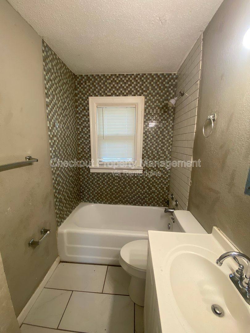 Apartment for rent at 1926 Chambers Rd, Saint Louis, MO 63136