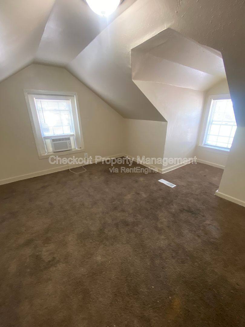 Apartment for rent at 1926 Chambers Rd, Saint Louis, MO 63136