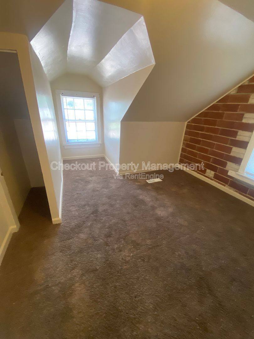 Apartment for rent at 1926 Chambers Rd, Saint Louis, MO 63136