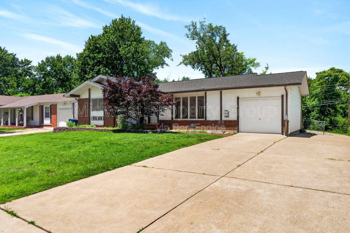 House for rent at 2765 Chelsea Dr, Florissant, MO 63033