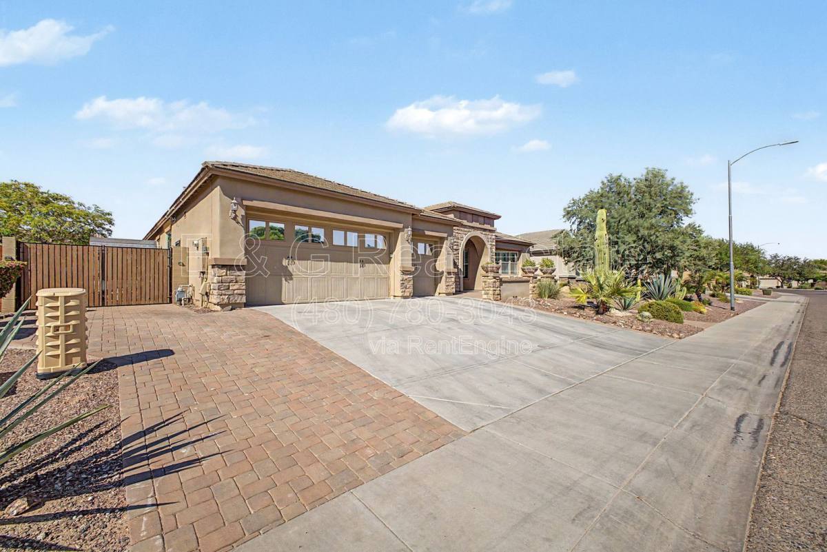 House for rent at 5704 W Bent Tree Dr, Phoenix, AZ 85083