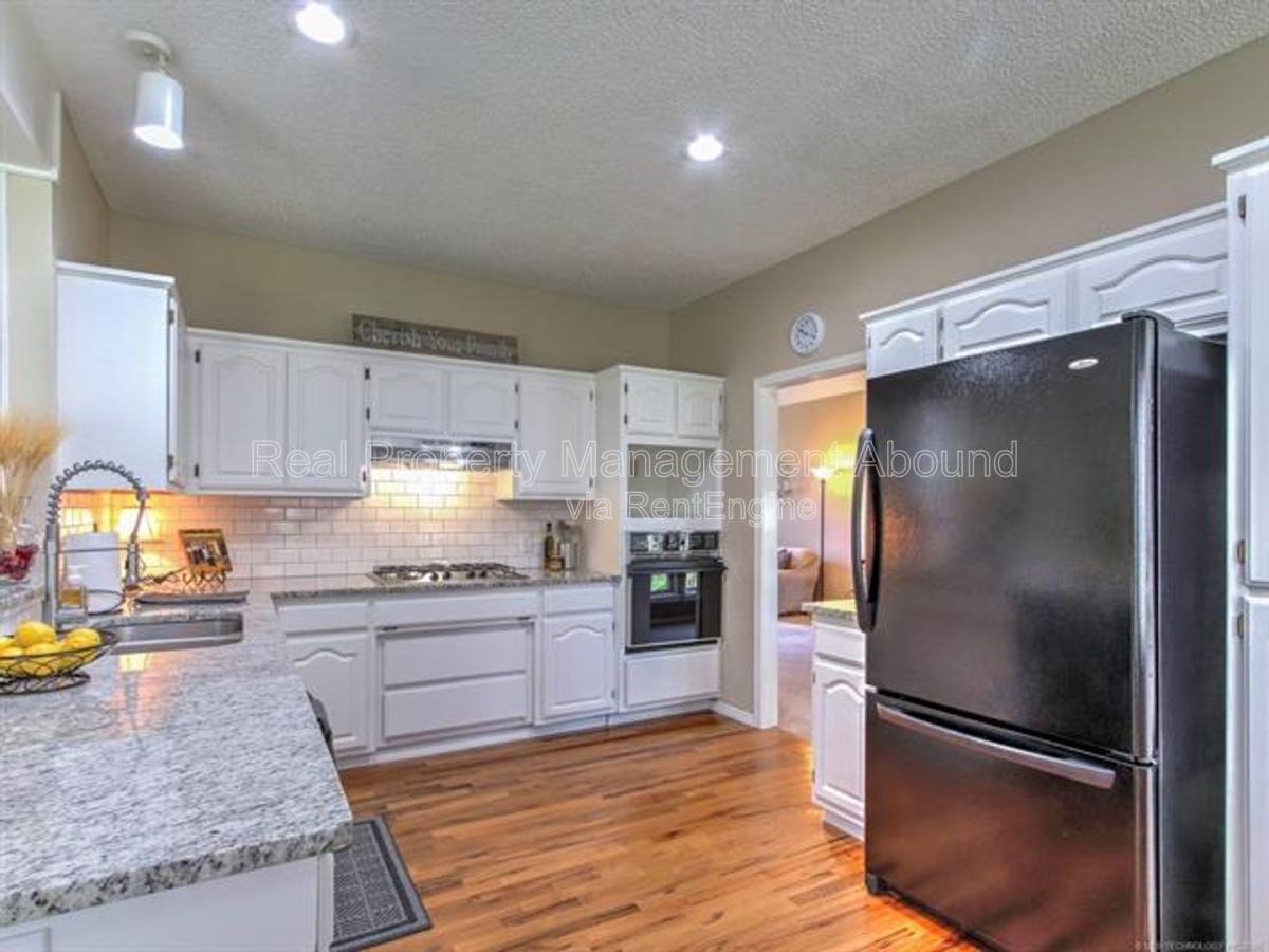 House for rent at 4009 E 88th St S, Tulsa, OK 74137